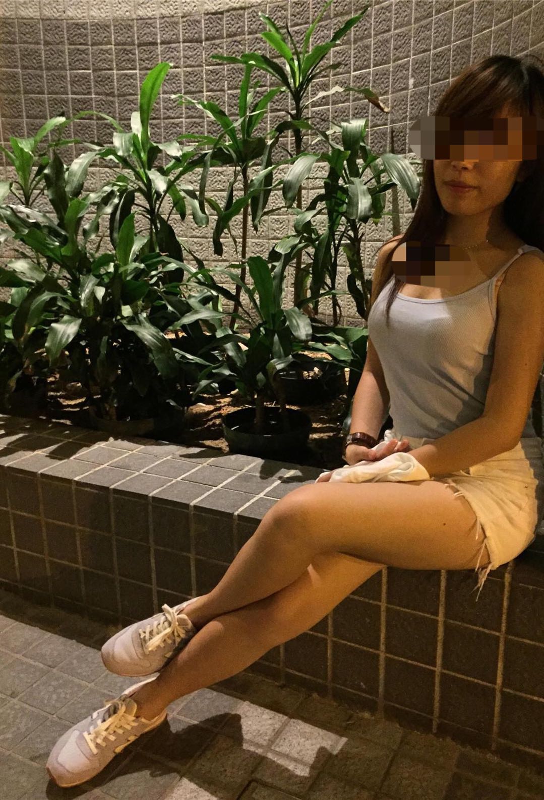 腿也很美